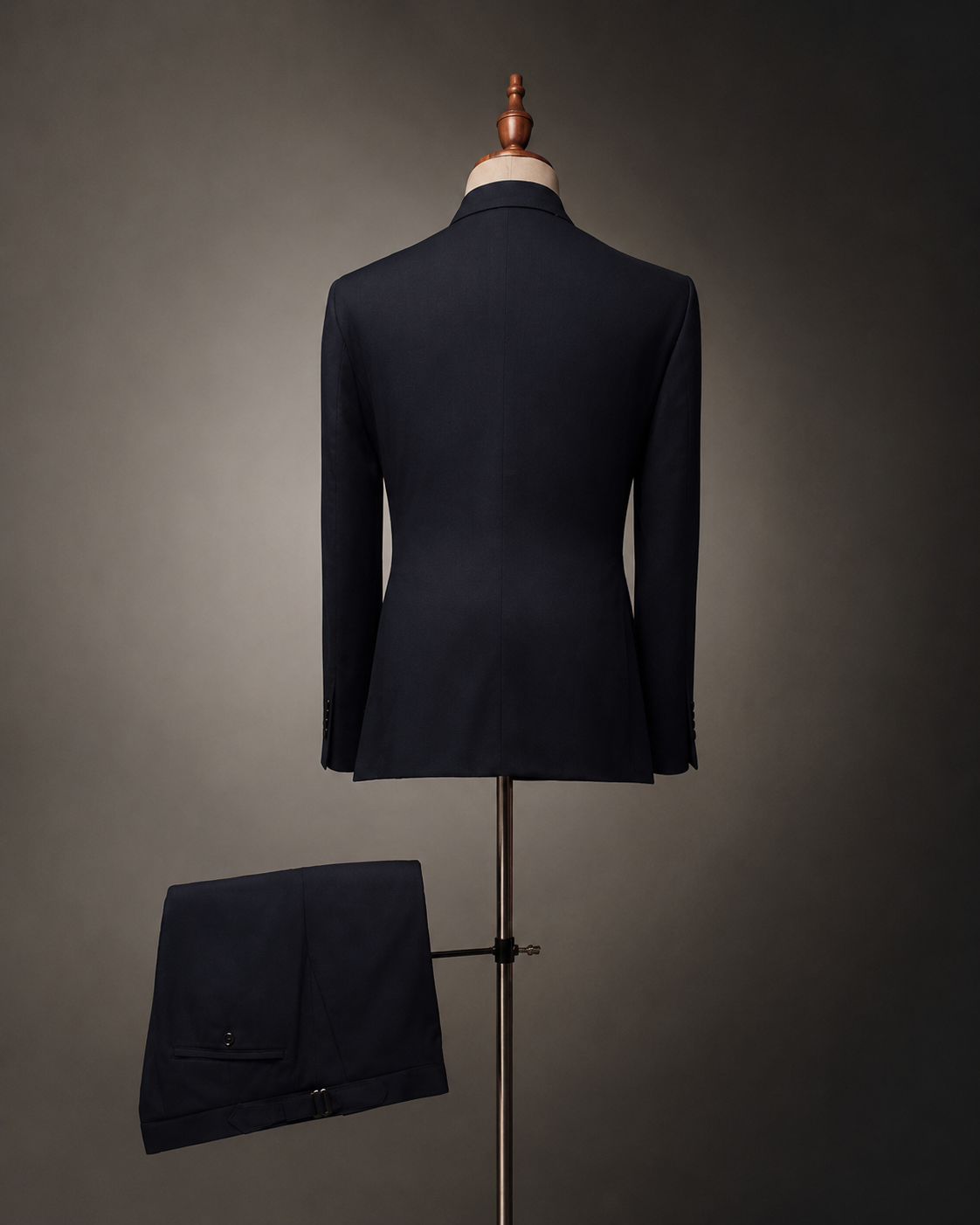 Costume bleu marine avec pochette assortie – Image 3
